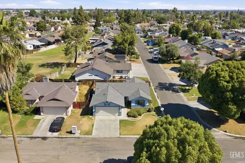 4500 Blossom Valley Ln, Bakersfield, CA 93313