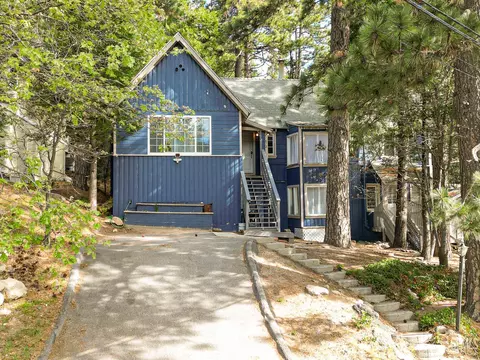 27472 Meadow Dr, Lake Arrowhead, CA 92352