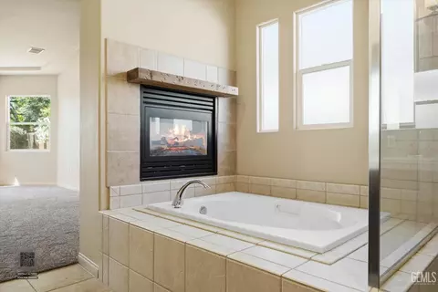 Bath - 11001 Efada Dr, Bakersfield, CA 93312 photo 2 of 3