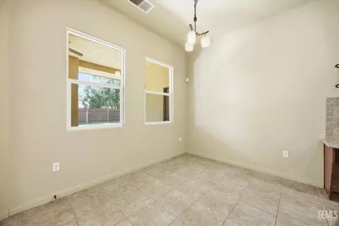 Dining - 11001 Efada Dr, Bakersfield, CA 93312 photo 1 of 1