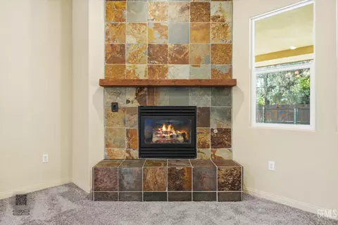 Living - 11001 Efada Dr, Bakersfield, CA 93312 photo 4 of 7