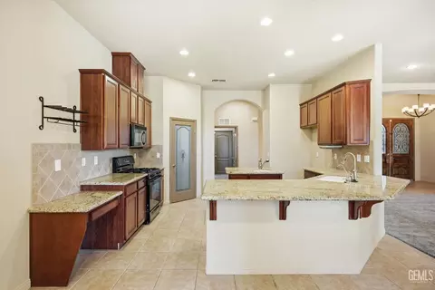 Kitchen - 11001 Efada Dr, Bakersfield, CA 93312 photo 2 of 7