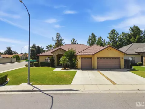 Exterior - 11001 Efada Dr, Bakersfield, CA 93312 photo 3 of 10