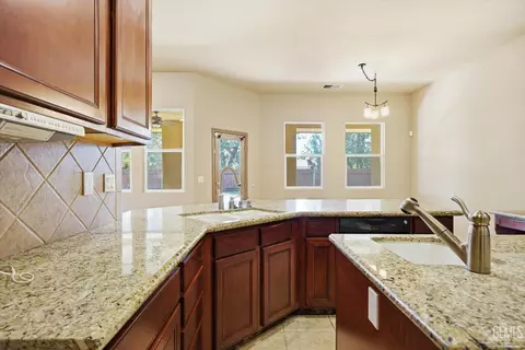 Kitchen - 11001 Efada Dr, Bakersfield, CA 93312 photo 6 of 7
