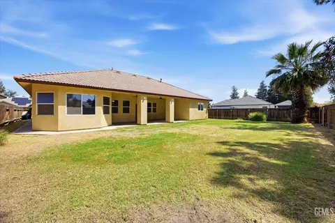 Exterior - 11001 Efada Dr, Bakersfield, CA 93312 photo 9 of 10