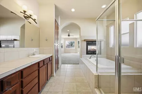 Bath - 11001 Efada Dr, Bakersfield, CA 93312 photo 1 of 3