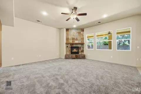 Living - 11001 Efada Dr, Bakersfield, CA 93312 photo 2 of 7