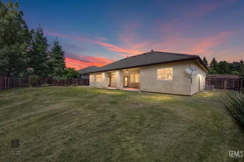 Exterior - 11001 Efada Dr, Bakersfield, CA 93312 photo 2 of 10