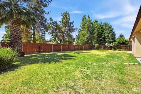 Exterior - 11001 Efada Dr, Bakersfield, CA 93312 photo 7 of 10
