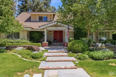 1220 Club View Dr, Bakersfield, CA 93309