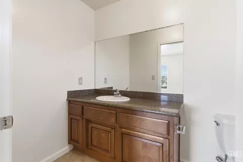 Bath - 718 K St, Bakersfield, CA 93304 photo 1 of 3