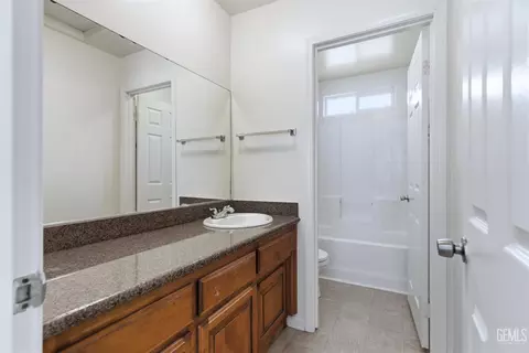 Bath - 718 K St, Bakersfield, CA 93304 photo 2 of 3