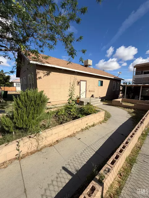 408 Lucard St, Taft, CA 93268