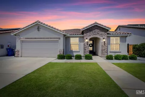 9208 Willow Terrace Dr, Shafter, CA 93263