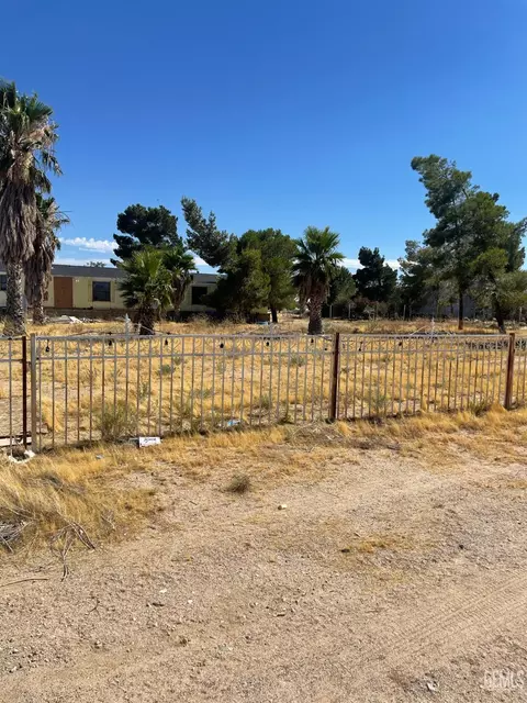694 Janice St, Mojave, CA 93501