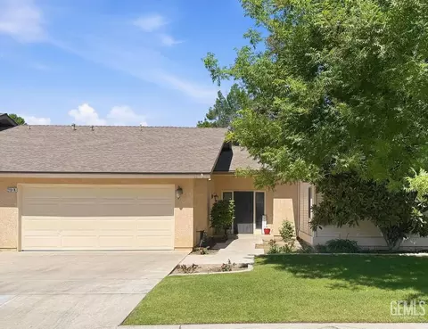 2200 El Portal Dr #36, Bakersfield, CA 93309