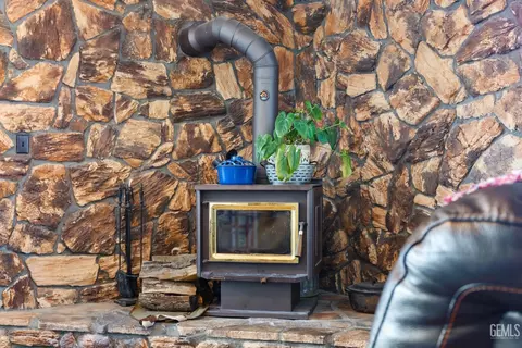 22810 Tom Ct, Tehachapi, CA 93561 photo 9