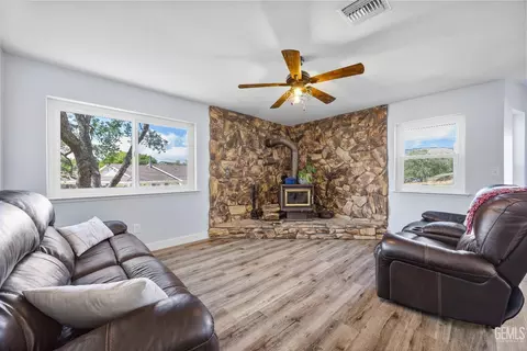 22810 Tom Ct, Tehachapi, CA 93561 photo 7