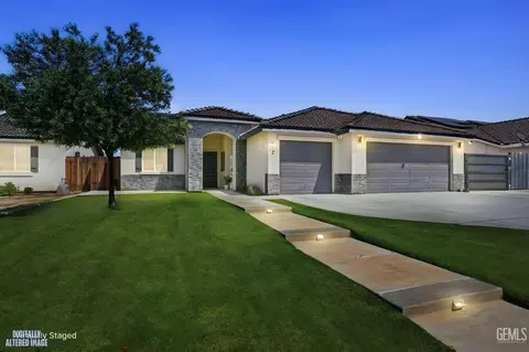 912 James Valley Ct, Bakersfield, CA 93307