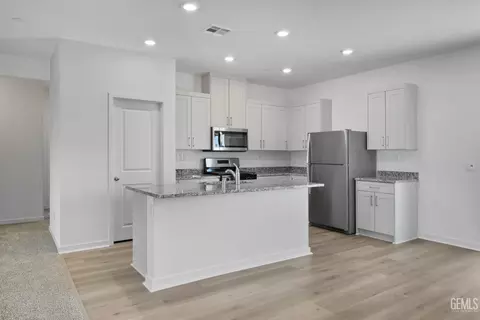 Kitchen - 511 Elderberry Pl, Shafter, CA 93263 photo 1 of 1