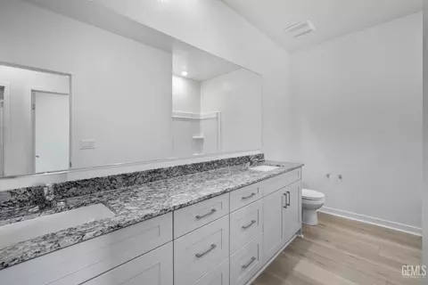 Bath - 511 Elderberry Pl, Shafter, CA 93263 photo 2 of 2