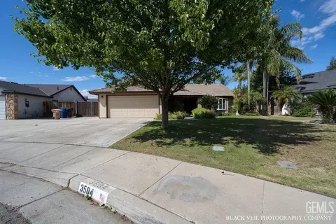 3504 Sandpebble Way, Bakersfield, CA 93313