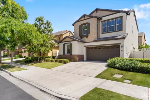 1820 Delacorte Dr, Bakersfield, CA 93311
