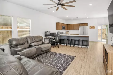 Entry Way - 9611 Clear Ridge Way, Shafter, CA 93263 photo 4 of 4