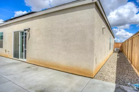 Exterior - 9611 Clear Ridge Way, Shafter, CA 93263 photo 7 of 8