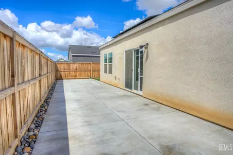 Exterior - 9611 Clear Ridge Way, Shafter, CA 93263 photo 5 of 8