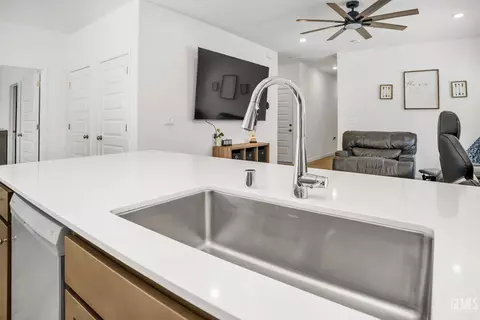 Kitchen - 9611 Clear Ridge Way, Shafter, CA 93263 photo 4 of 4