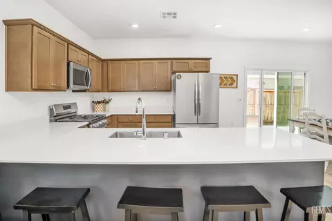 Kitchen - 9611 Clear Ridge Way, Shafter, CA 93263 photo 1 of 4