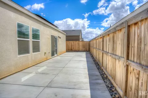 Exterior - 9611 Clear Ridge Way, Shafter, CA 93263 photo 4 of 8