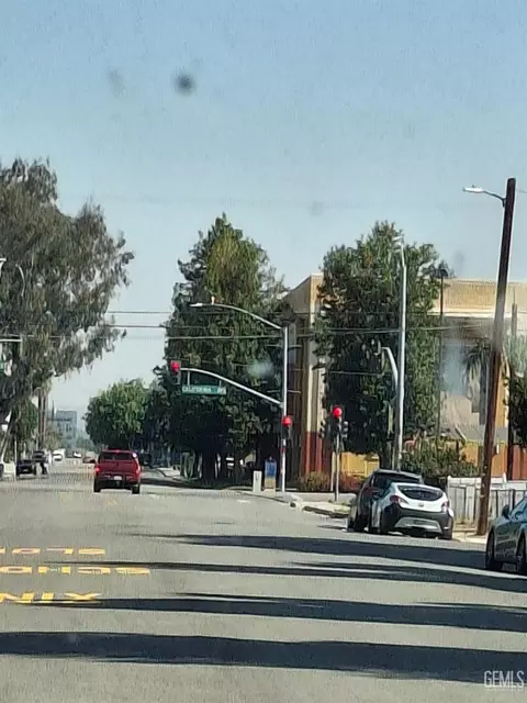 924 M St, Bakersfield, CA 93304