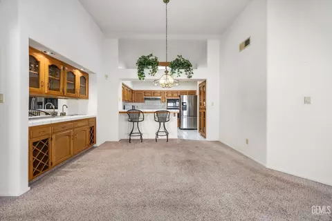 Dining - 600 Berwick St, Bakersfield, CA 93311 photo 2 of 2