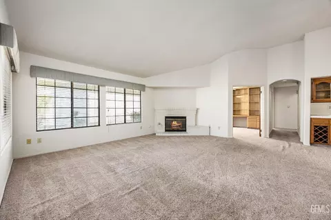 Living - 600 Berwick St, Bakersfield, CA 93311 photo 1 of 5