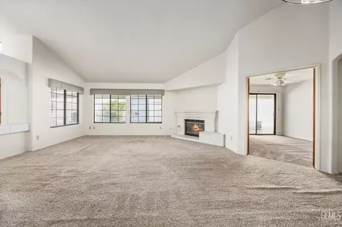 Living - 600 Berwick St, Bakersfield, CA 93311 photo 2 of 5