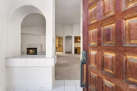 Entry Way - 600 Berwick St, Bakersfield, CA 93311 photo 2 of 3
