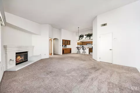 Living - 600 Berwick St, Bakersfield, CA 93311 photo 4 of 5