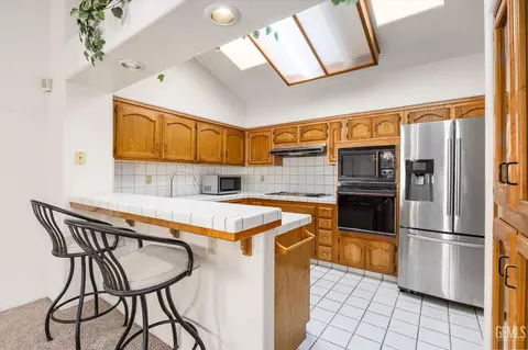 Kitchen - 600 Berwick St, Bakersfield, CA 93311 photo 3 of 6