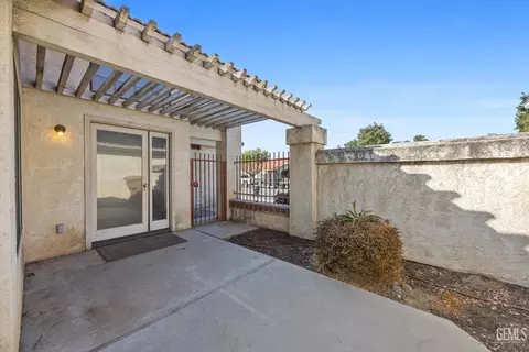 Exterior - 600 Berwick St, Bakersfield, CA 93311 photo 6 of 11