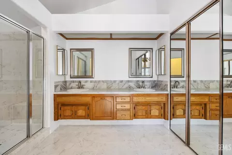 Bath - 600 Berwick St, Bakersfield, CA 93311 photo 1 of 4