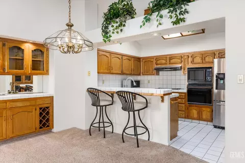 Kitchen - 600 Berwick St, Bakersfield, CA 93311 photo 2 of 6