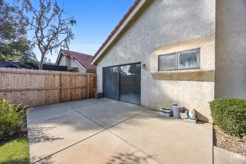 Exterior - 600 Berwick St, Bakersfield, CA 93311 photo 9 of 11
