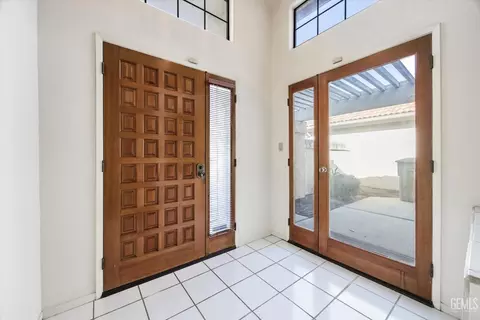 Entry Way - 600 Berwick St, Bakersfield, CA 93311 photo 1 of 3