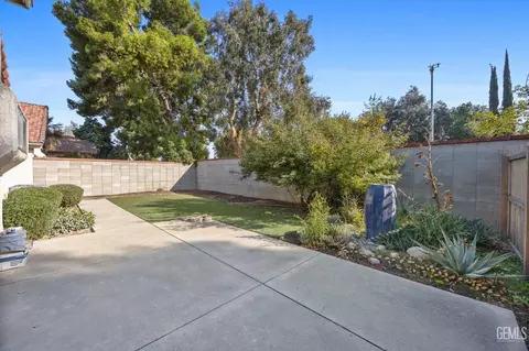 Exterior - 600 Berwick St, Bakersfield, CA 93311 photo 10 of 11
