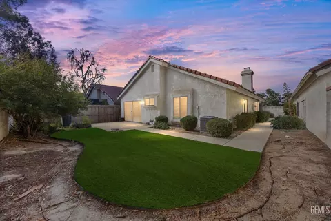 Exterior - 600 Berwick St, Bakersfield, CA 93311 photo 2 of 11