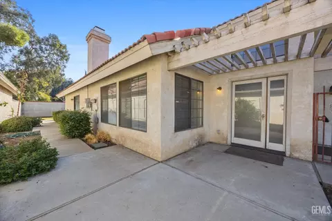 Exterior - 600 Berwick St, Bakersfield, CA 93311 photo 5 of 11