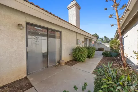 Exterior - 600 Berwick St, Bakersfield, CA 93311 photo 7 of 11