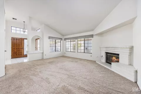 Living - 600 Berwick St, Bakersfield, CA 93311 photo 3 of 5